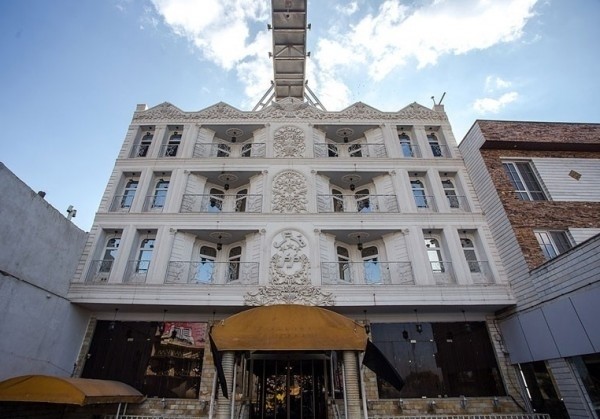 نمای بیرونی هتل مرمر قزوین